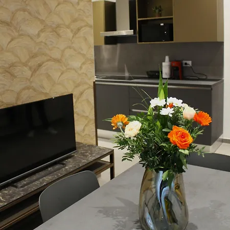 Miki - Mauro Macchi 91 Apartman Milánó