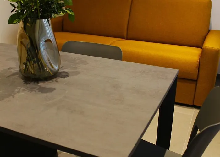 Miki - Mauro Macchi 91 Lägenhet